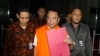 លោក Irwandi Yusuf អភិបាល​ខេត្ត​អាចេ (Aceh) ក្រោយ​ពេល​ត្រូវ​បាន​ចាប់​ខ្លួន​ដោយ​ភ្នាក់​ងារ​ប្រឆាំង​អំពើ​ពុក​រលួយ​ KPK នៅ​ទីក្រុង​ហ្សាការតា ប្រទេស​ឥណ្ឌូនេស៊ី កាល​ពី​ខែ​មិថុនា ២០១៨។