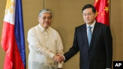 2023年4月22號，菲律賓外交部長馬納羅（Enrique Manalo）為中國外長秦剛到訪在鑽石酒店舉行了歡迎儀式。之後兩國外長就雙邊關係舉行了會談。