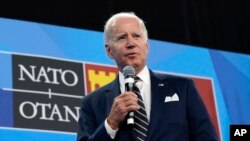 រូបឯកសារ៖ ប្រធានាធិបតី Joe Biden ថ្លែងនៅក្នុងសន្និសីទការសែតមួយនៅថ្ងៃចុងក្រោយនៃកិច្ចប្រជុំកំពូលអូតង់នៅទីក្រុង Madrid កាលពីថ្ងៃទី៣០ មិថុនា ឆ្នាំ២០២២។