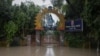 ভারতের নয়া দিল্লিতে, ভারী বর্ষার কারণে যমুনা নদীর জলস্তর বৃদ্ধির পর প্লাবিত একটি শ্মশানের ছবি। ৩১ জুলাই, ২০২৩। 