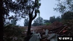 পশ্চিম ভারতের মহারাষ্ট্রে ভূমিধস, ১৩ জন মৃত, চাপা পড়ে শতাধিক, জরুরি ভিত্তিতে চলছে উদ্ধারকাজ