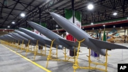 伊朗軍方公佈的照片顯示伊朗製造的遠程戰略無人機。（2023年4月20日）