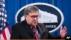 រូបឯកសារ៖ មេធាវីលោក William Barr speaks អំឡុងសន្និសីទកាសែតមួយកាលពីថ្ងៃទី២១ ធ្នូ ឆ្នាំ២០២០។