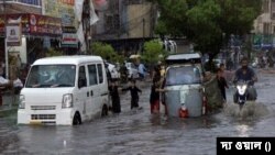 ভারতের রাজধানী দিল্লিতে নতুন করে বন্যার আশঙ্কা, পরিস্থিতি ভয়াবহ নয়ডাতেও