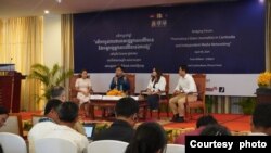 មជ្ឈមណ្ឌលកម្ពុជាដើម្បីប្រព័ន្ធផ្សព្វផ្សាយឯករាជ្យ (CCIM) បានរៀបចំវេទិកាប្រចាំឆ្នាំស្ដីអំពី៖ «លើកកម្ពស់ការងារពលរដ្ឋអ្នកសារព័ត៌មាន និងបណ្ដាញអ្នកសារព័ត៌មានឯករាជ្យ» កាលពីថ្ងៃទី៩ ខែមេសា ឆ្នាំ២០២៤ នៅរាជធានីភ្នំពេញ។ (Facebook/CCIM)