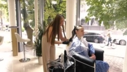 «Ноги тремтять, але я лізу». Вимушені переселенці про заснування бізнесу у реаліях війни. Відео