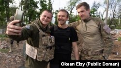 З початку війни Вакарчук з концертами проїхав усю лінію фронту