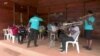 Des enfants ougandais marginalisés apprennent la musique pour une meilleure intégration sociale 