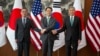 左起：日本核问题特使船越健裕（左）、韩国新任特使金健（中）和美国驻朝鲜特别代表金圣在首尔举行美日韩三方会谈。（2023年4月7日）