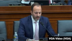 德州的共和黨籍聯邦眾議員蘭斯·古登(Lance Gooden)在眾議院司法委員會上就他提出的一項法案發言。(2024年5月22日）