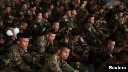 រូបឯកសារ៖ ទាហានកម្ពុជាចូលរួមពិធីបិទបញ្ចប់នៃកម្មវិធីប្រកួតកីឡាស៊ីហ្គេមដែលកម្ពុជាបានធ្វើជាម្ចាស់ផ្ទះ កាលពីថ្ងៃទី ១៦ ខែឧសភា ឆ្នាំ ២០២៣។ (REUTERS/Chalinee Thirasupa)