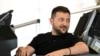 Президент України Зеленський привітав рішення Нідерландів та Данії надати Україні F-16. Фото: Зеленський в кабіні F-16 під час візиту в Данію. 20 серпня 2023 року