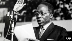 Poète et écrivain, Léopold Sédar Senghor a été un chantre de la Négritude, avant de devenir le premier président du Sénégal.