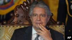 Prezidan Ekwate Guillermo Lasso asiste yon seremoni pou anonse refom nan enpo peyi a nan pale a nan Quito, kapital Ekwate, 11 Me 2023. 