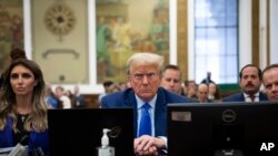 Ish-Presidenti Trump gjatë procesit gjyqësor në Manhatan (24 tetor 2023)