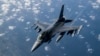 Архівне фото: Два винищувачі ВПС США F-16 в Афганістані в 2020 році. Подібні літаки піднялись у небо у відповідь на мовчання пілота, який пролітав над столицею США 4 червня 2023 року. Приватний літак розбився в американському штаті Вірджинія