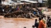 De nombreuses maisons du bidonville de Mathare ont été détruites suite à de fortes pluies diluviennes dans la capitale, Nairobi, le 24 avril 2024. 