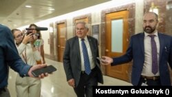 Кореспондентка української служби Голосу Америки, Катерина Лісунова під час роботи. Фото: Костянтин Голубчик.