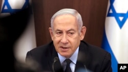 Waziri mkuu wa Israel Benjamin Netanyahu
akiwa kwenye ofisi yake mjini Jerusalem.Aug. 27, 2023.