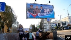 Një poster elektoral i Partisë "Rusia e Bashkuar" në territoret e pushtuara ukrainase në Donetsk (7 shtator 2023)