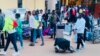 Des burkinabè de retour de la Tunisie à l’aéroport, Ouagadougou, le 16 février 2022. (VOA/Lamine Traoré) 