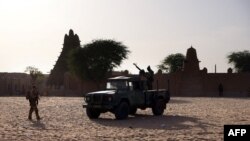 Le convoi composé de 119 véhicules est actuellement arrêté sur la route à plusieurs dizaines de kilomètres au nord de Gao.