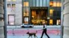 Selon les enquêteurs américains, l’achat de ce complexe, qui comprend deux chambres et s'étend sur environ 164 m² avec vue sur le célèbre Central Park, aurait été rendu possible grâce à un vaste réseau de blanchiment de fonds publics... (Photo by Charly TRIBALLEAU / AFP)
