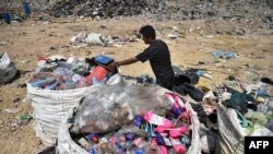 Mfano wa Plastiki ambazo zinatumika kutengenezea vifaa mbali mbali