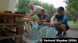 在烏克蘭尼科波爾，居民每天都要經受轟擊，而如今供水也幾乎告罄。(2023年6月26日)