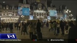 Emigrantët e pastrehë në rrugët e Parisit