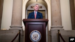 ប្រធាន​រដ្ឋសភា​អាមេរិក​លោក Kevin McCarthy ថ្លែង​នៅ​វិមាន​សភា​ក្នុង​រដ្ឋធានី​វ៉ាស៊ីនតោន ​នៅ​ថ្ងៃអង្គារ ទី១២ ខែកញ្ញា ឆ្នាំ២០២៣។ លោក McCarthy និយាយ​ថា លោក​កំពុង​ដឹកនាំ​គណៈកម្មាធិការ​សភាដើម្បី​ធ្វើការ​ស៊ើប​អង្កេត​ចោទ​ប្រកាន់​ប្រឆាំង​នឹង​លោក​ប្រធានាធិបតី ​Joe Biden។