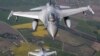 Фото для ілюстрації: португальські літаки F-16 патрулюють небо над країнами Балтії (AP Photo/Mindaugas Kulbis)