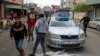Des personnes fuient les quartiers est de Rafah après que l'armée israélienne ait commencé à évacuer les civils palestiniens en prévision d'une menace d'assaut sur la ville méridionale de Gaza le 6 mai 2024.