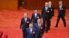 中共官媒新華社2024年7月18日發表照片顯示中共領導人習近平帶領他的政治局常委成員: 從前排起習近平、李強、趙樂際、王滬寧、蔡奇、丁薛祥、李希。