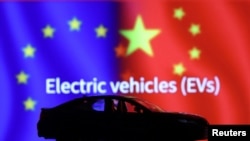 歐盟透過對從中國進口的電動車加徵為期五年、最高高達35.3%的反補貼稅。中國則呼籲歐盟延後加徵關稅。