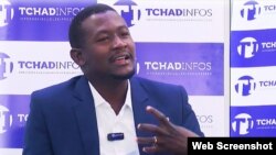 A presenter is seen in a screenshot from video on Tchadinfos' YouTube channel.