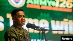 菲律賓武裝部隊總參謀長羅密歐·布勞納（Romeo Brawner）在菲律賓陸軍總部對媒體發表演說。 （2023年2月15日）