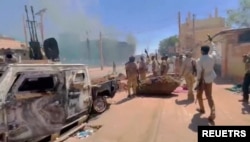 Wapiganaji wa RSF wakiwa karibu na makao makuu ya jeshi la ulinzi wa anga Khartoum, Sudan Mei 17, 2023. Picha ya mitandao ya kijamii.
