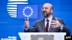 Le Mali est un "État qui est en train de s'effondrer, avec des terroristes qui occupent de plus en plus les espaces dans la région", a déclaré le président du Conseil européen Charles Michel.