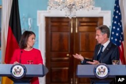 美國國務卿布林肯與德國外長貝爾伯克位於華盛頓的美國國務院舉行聯合記者會。(2023年9月15日)