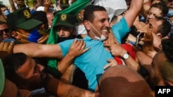 Karim Tabbou est l'un des visages les plus connu du mouvement de protestation pro-démocratie du Hirak, marqué par d'importantes manifestations de février 2019 jusqu'à début 2020. (Photo RYAD KRAMDI / AFP)