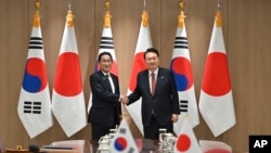 日本與南韓領導人在首爾會面。（美聯社2023年5月8日）