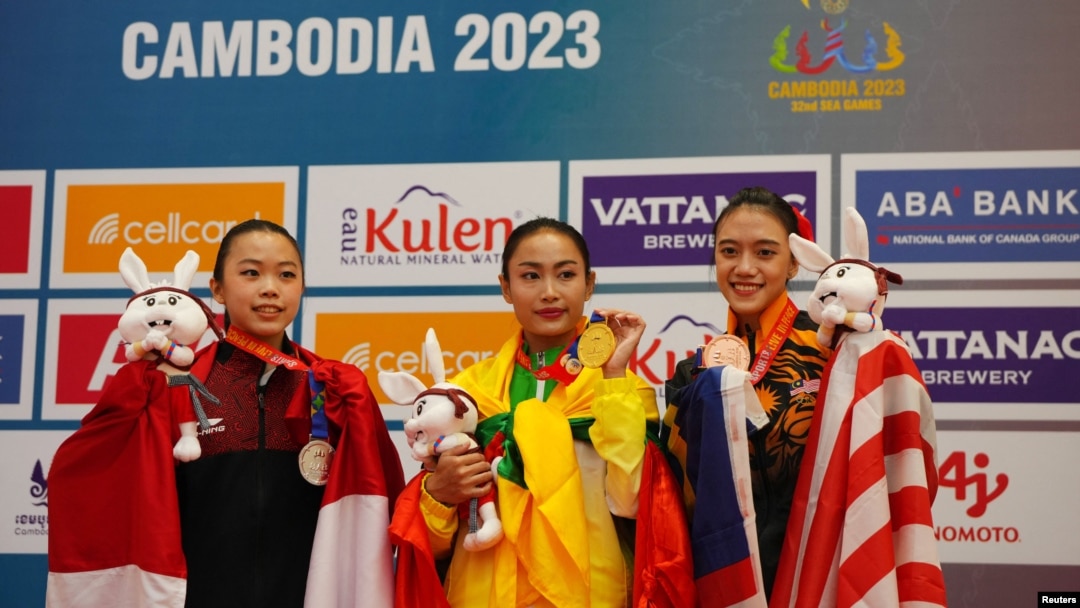ကမ္ဘောဒီးယားနိုင်ငံ ဖနွမ်းပင်မြို့တော်မှာကျင်းပနေတဲ့ အရှေ့တောင်အာရှ ဆီးဂိမ်းပြိုင်ပွဲ ဝူရှူး ချန်းချွမ် (အမျိုးသမီး) မြောက်ပိုင်း လက်သိုင်းပြိုင်ပွဲ အားကစားနည်းပြိုင်ပွဲအတွင်းမှာ ပထမ (ရွှေတံဆိပ်ဆု) ရရှိခဲ့တဲ့ မစန္ဒီဦး (မေ ၁၂၊ ၂၀၂၃)