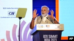 নয়া দিল্লিতে অনুষ্ঠেয় জি-টুয়েন্টি শীর্ষ সম্মেলনের আগে, বিজনেস-টুয়েন্টি শীর্ষ সম্মেলনের বিশেষ অধিবেশনে বক্তব্য রাখছেন ভারতের প্রধানমন্ত্রী নরেন্দ্র মোদী; ২৭ আগস্ট ২০২৩।
