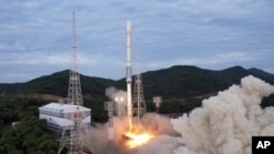 北韓政府發布的照片顯示北韓5月31日發射軍事偵察衛星“萬里鏡-１”號。