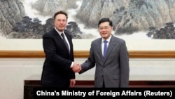 中國外長秦剛會見乘坐私人飛機抵達北京的特斯拉首席執行官埃隆·馬斯克。 （2023年5月30日）