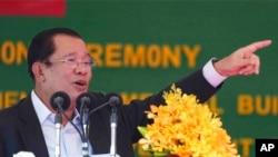 資料照片：柬埔寨首相洪森在柬中友好醫院啟用儀式上發表講話。 (2022年3月21）
