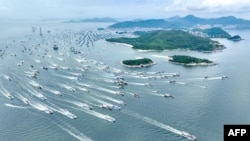 2022年8月16日中國廣東省陽江市捕魚季節第一天漁船出海