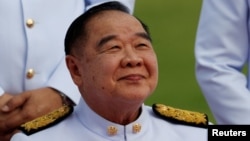 រូបឯកសារ៖ លោក Prawit Wongsuwan ដែលបានធ្វើជាឧបនាយករដ្ឋមន្ត្រីតាំងពីឆ្នាំ ២០១៩ មក ចូលរួមថតរូបជាមួយសមាជិកគណៈរដ្ឋមន្ត្រីថៃនៅវិមានរដ្ឋាភិបាលនៅរាជធានីបាងកក កាលពីថ្ងៃទី១៣ ខែសីហា ឆ្នាំ២០២០។