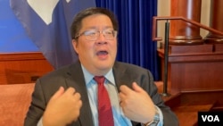 美國傳統基金會亞洲研究中心高級研究員成斌2022年8月4日接受美國之音採訪（美國之音鍾辰芳拍攝）
